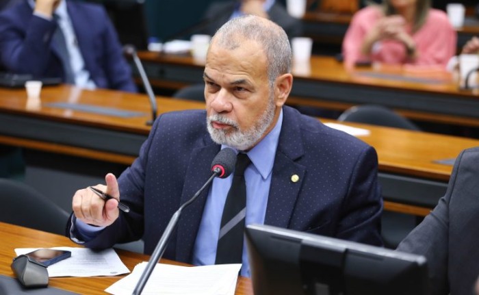 Deputado Jorge Braz recomendou a aprovação do projeto, com mudanças - (Foto: Vinicius Loures/Câmara dos Deputados)