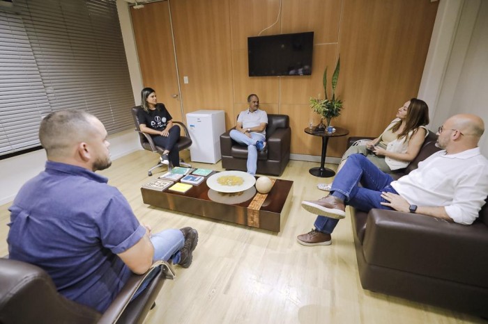 Prefeito recebe representantes do Grupo Antilhas