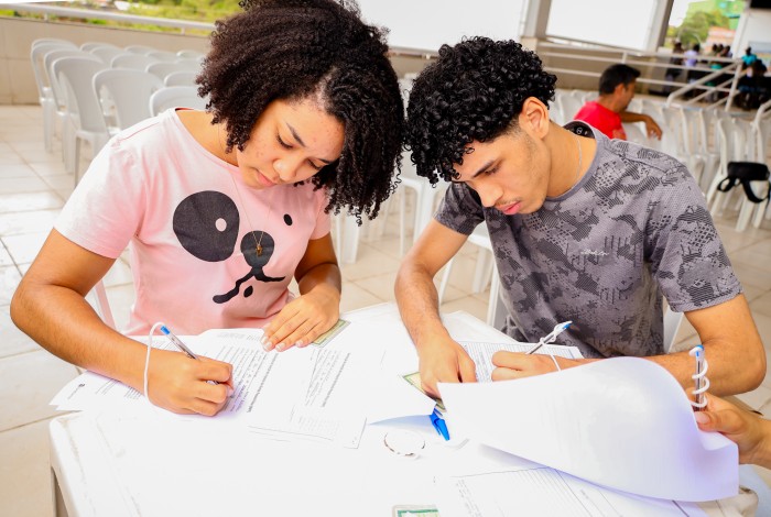 Candeias: Prorrogadas as inscrições para o Programa Bolsa Universitária