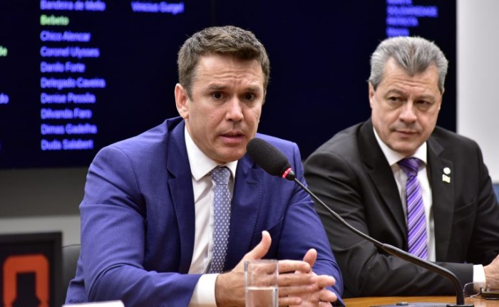 Em seu relatório, Felipe Carreras propõe mudanças na legislação esportiva - (Foto: Zeca Ribeiro/Câmara dos Deputados)