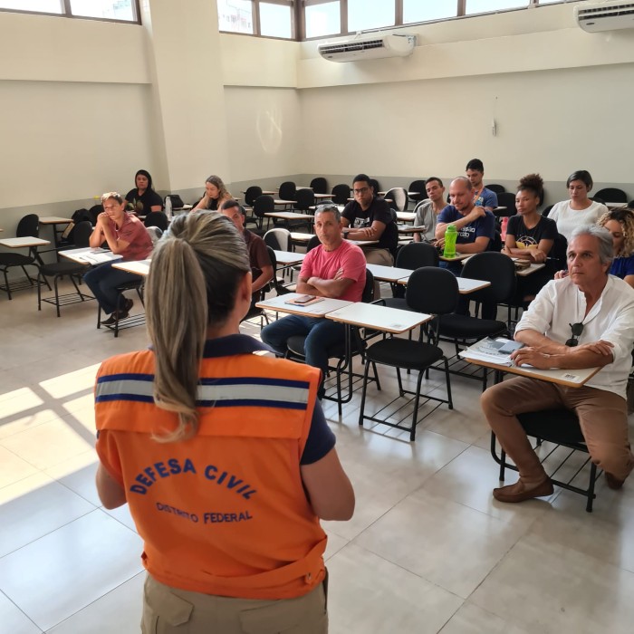 Voluntários são capacitados para dar suporte à Defesa Civil