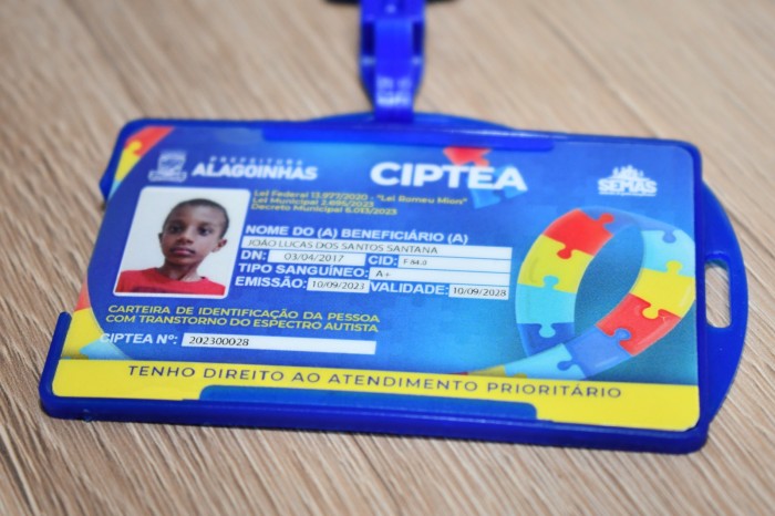 Prefeitura entrega as primeiras Carteiras de Identificação para Pessoas com Transtorno do Espectro Autista (CIPTEA) em Alagoinhas