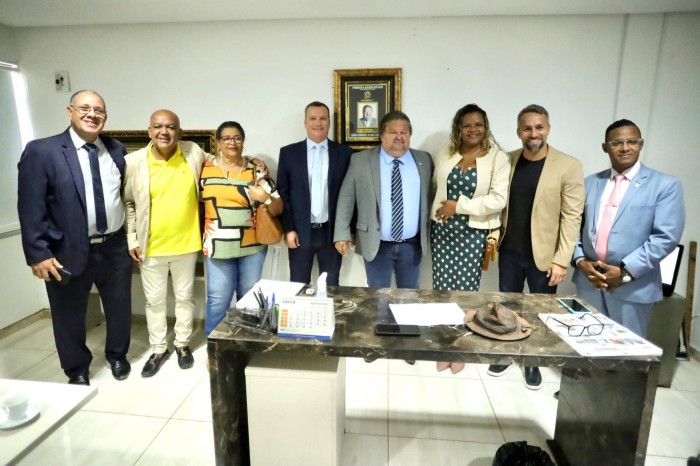 Presidente e vice-presidente da Câmara de Camaçari visitam Casa Legislativa de Dias d’Ávila