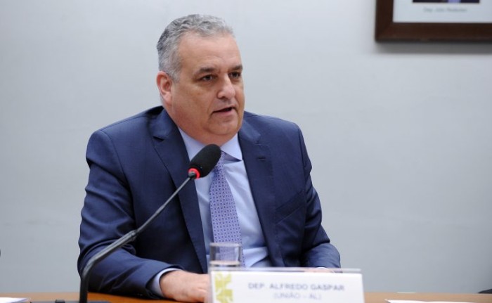 O relator, deputado Alfredo Gaspar, recomendou a aprovação do texto - (Foto: Renato Araújo/Câmara dos Deputados)