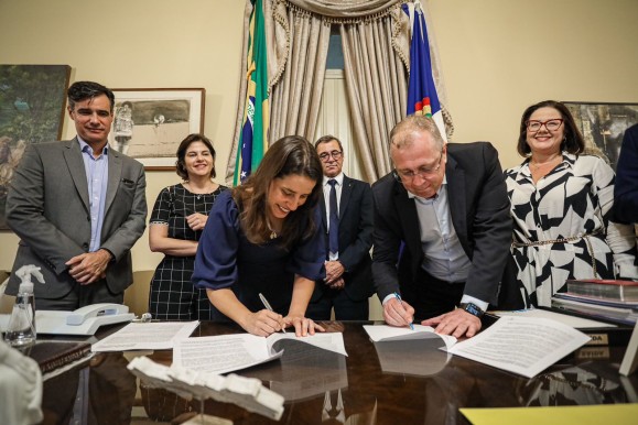 Governadora Raquel Lyra assina contrato de financiamento de R$ 197,6 milhões com o Banco do Brasil e garante recorde de R$ 3,4 bilhões em operações de crédito celebradas em menos de um ano