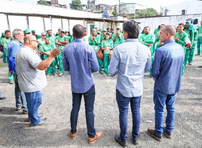 Candeias: Prefeitura promove café da manhã e bate-papo com os servidores da limpeza pública
