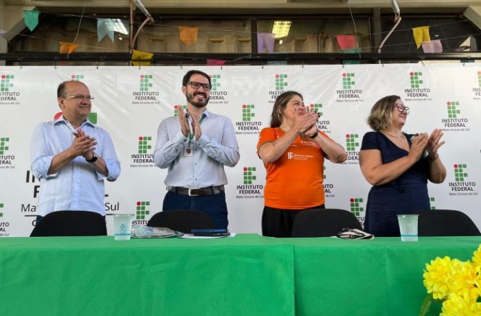 Governo reafirma compromisso com ciência e tecnologia em feira científica