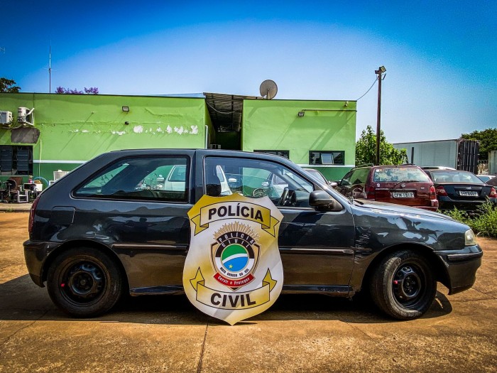 Polícia Civil prende três adultos e apreende um adolescente com drogas em Naviraí