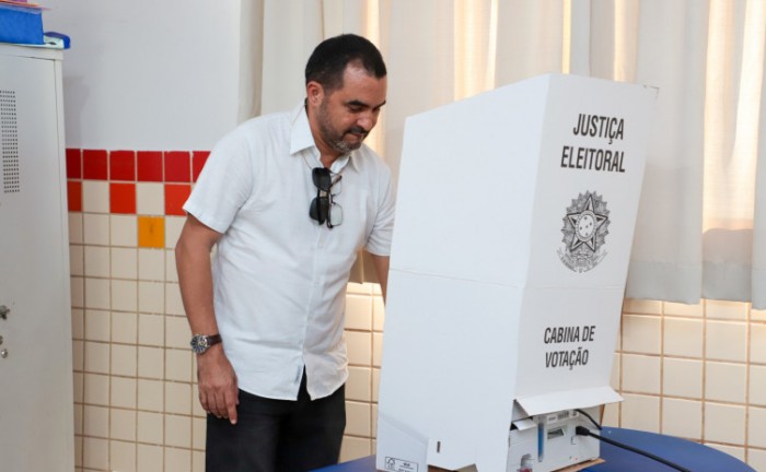 Governador Wanderlei Barbosa ressalta a importância do Conselho Tutelar ao votar em Taquaruçu