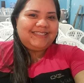 PC-AM divulga imagem de mulher procurada por tentativa de feminicídio e outros crimes praticados em salão de beleza