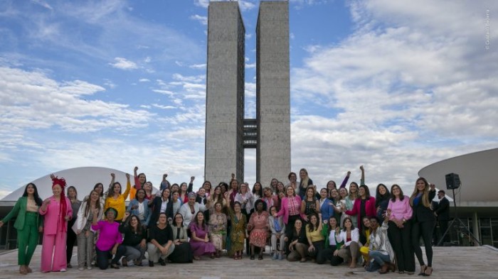 Deputadas e senadoras da atual legislatura no alto da rampa do Congresso - (Foto: Gustavo Bezerra/Liderança do PT)