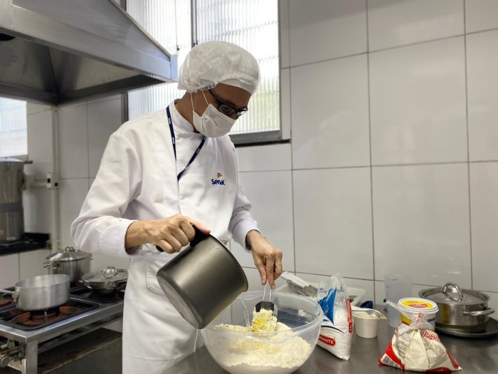 Atendentes de Farmácia, Padeiros, Designers de Sobrancelha e Maquiadores: novos profissionais prontos para o mercado de trabalho