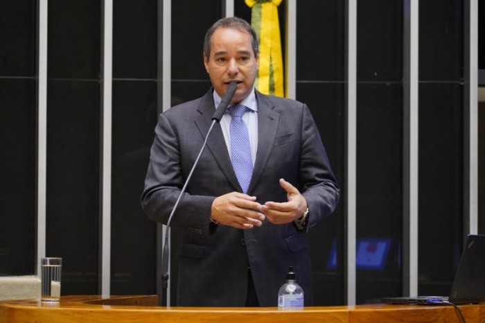 O autor do projeto, deputado Luis Tibé - (Foto: Pablo Valadares/Câmara dos Deputados)