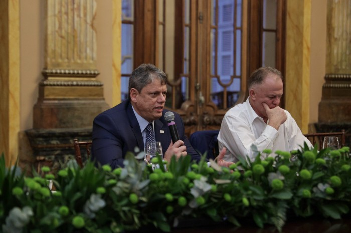 O governador Tarcísio de Freitas participou de evento do Cosud em Belo Horizonte