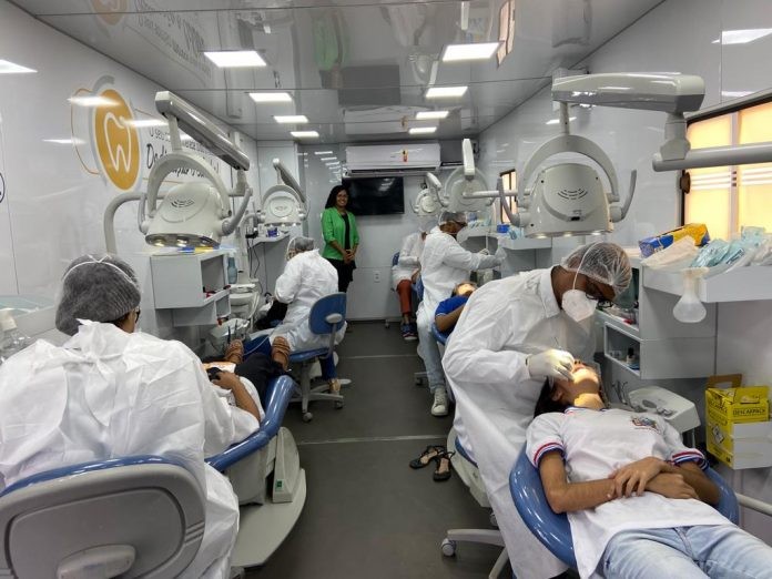Odontomóvel chega a 125 municípios e beneficia 144 mil estudantes, educadores e trabalhadores da Educação