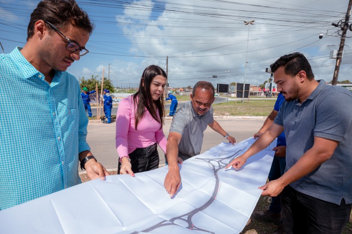 Prefeito Elinaldo visita obras em andamento na Costa de Camaçari