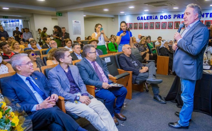 Vice-governador Laurez Moreira prestigia lançamento da revista Siqueira Campos, uma homenagem pelos 35 anos do Tocantins