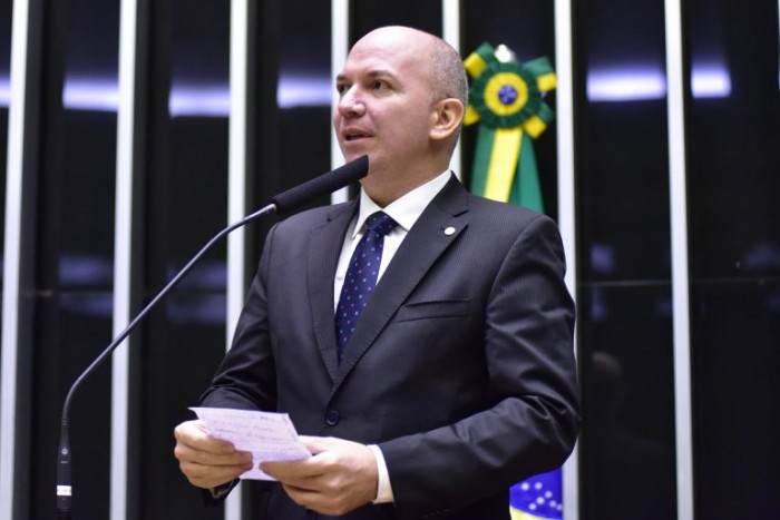 O autor da proposta, deputado Gerlen Diniz - (Foto: Zeca Ribeiro / Câmara dos Deputados)