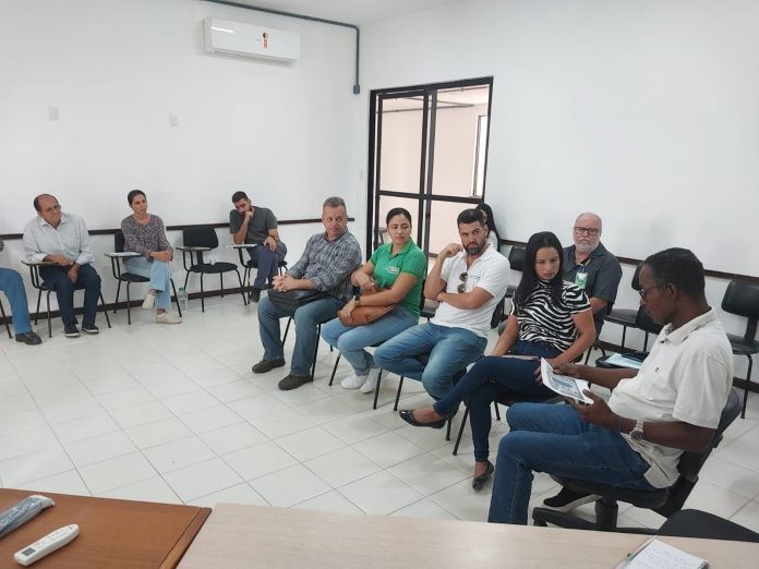 Inema e prefeitura de Eunápolis alinham estratégias para solucionar alagamentos próximo à Lagoa do Vivendas 