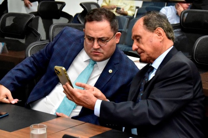 Zé Teixeira atende reivindicação de moradores de Dourados