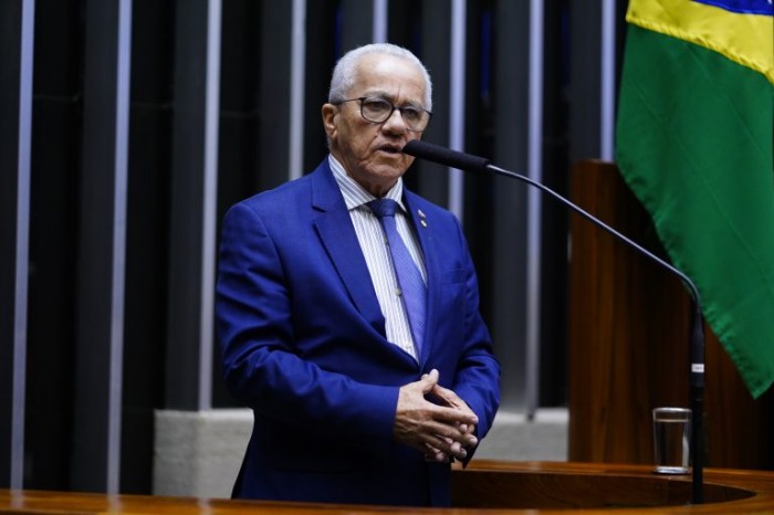 Deputado Josias Gomes pediu a realização do debate - (Foto: Pablo Valadares/Câmara dos Deputados)