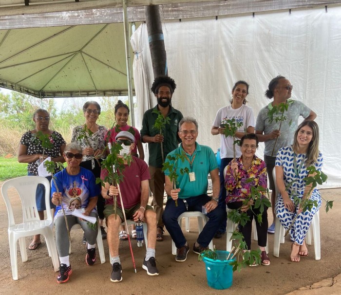 Comunidade troca experiências sobre uso medicinal de planta alimentícia