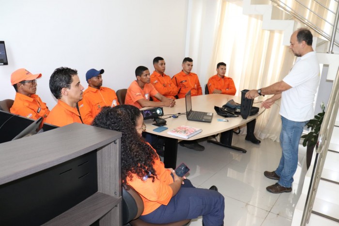 Brigadistas recebem capacitação sobre recuperação de áreas queimadas