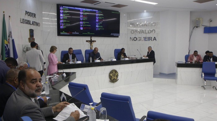 Remoção de fiação em postes e criação de centro de cuidados para idosos são destaques da sessão desta terça (10)