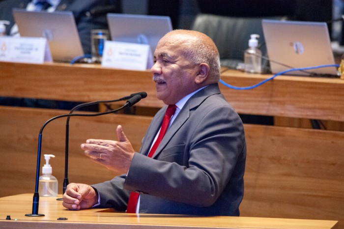 Deputados criticam empresas terceirizadas na Secretaria de Saúde