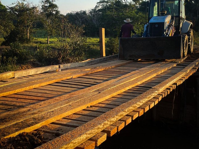 Em Mâncio Lima, Deracre constrói ponte e garante acesso de famílias do Ramal do Betânia