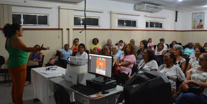 Sessão de filme marca o encerramento da Semana do Idoso no Centro Dona Zazinha