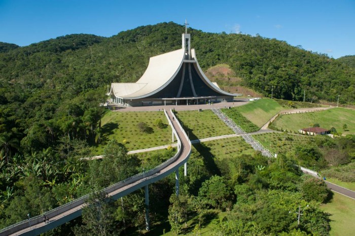 Celebre o dia 12 de outubro em Santa Catarina, um dos principais destinos do turismo religioso no país 