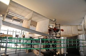 Réplica do 14 Bis, em exibição no Congresso neste ano - (Foto: Pierre Triboli/Agência Câmara)