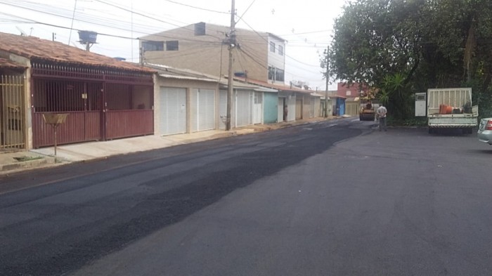 Conjuntos da QNN 38, em Ceilândia, recebem asfalto novo