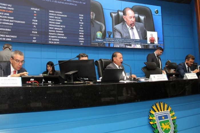 Deputados devem votar sete projetos na sessão desta terça-feira