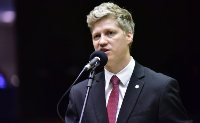 Marcel van Hattem, relator do projeto - (Foto: Zeca Ribeiro/Câmara dos Deputados)