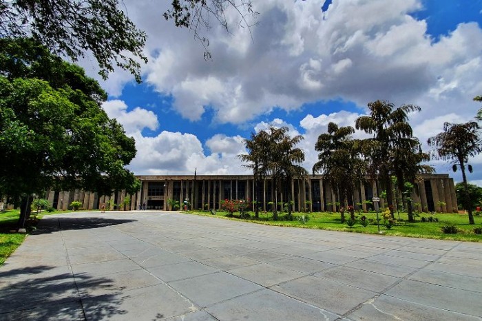 Projeto do Governo prevê benefício de R$ 900 a cuidadores de pessoas com deficiência