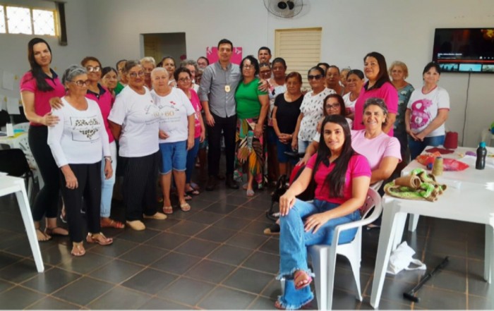 Durante palestra, Delegado de Deodápolis orienta e faz alerta a idosos