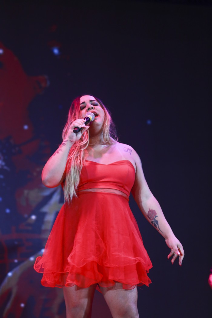 Seven Mônica faz show gratuito na Praça da Mandioca neste sábado (21)