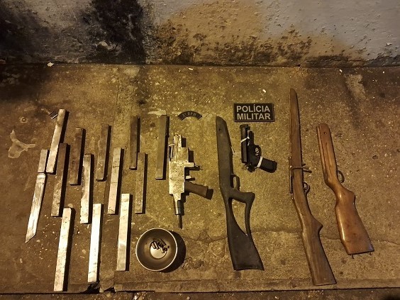 Polícia Militar desarticula oficina clandestina de fabricação de armas e desmanche de motocicletas, em Caxias