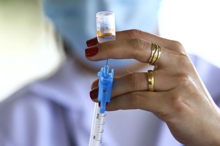 Covid-19: Câmara aprova texto-base para compra de vacinas por estados