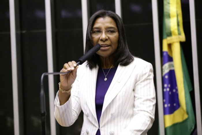 A autora da proposta, deputada Rosangela Gomes - (Foto: Michel Jesus/ Câmara dos Deputados)