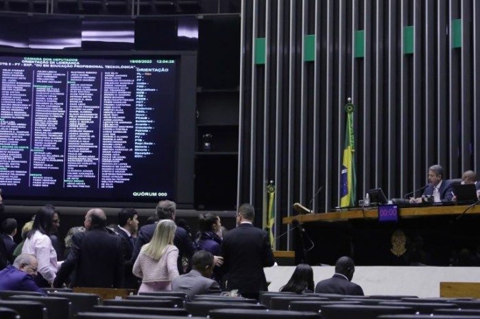 Aprovada urgência para projeto que cria código de defesa do contribuinte; acompanhe