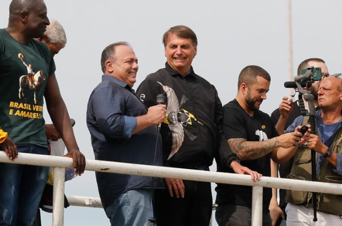 Ao lado do presidente Bolsonaro, ex-ministro Eduardo Pazuello participou de manifestação no Rio de Janeiro no domingo - Fernando Frazão/Agência Brasil