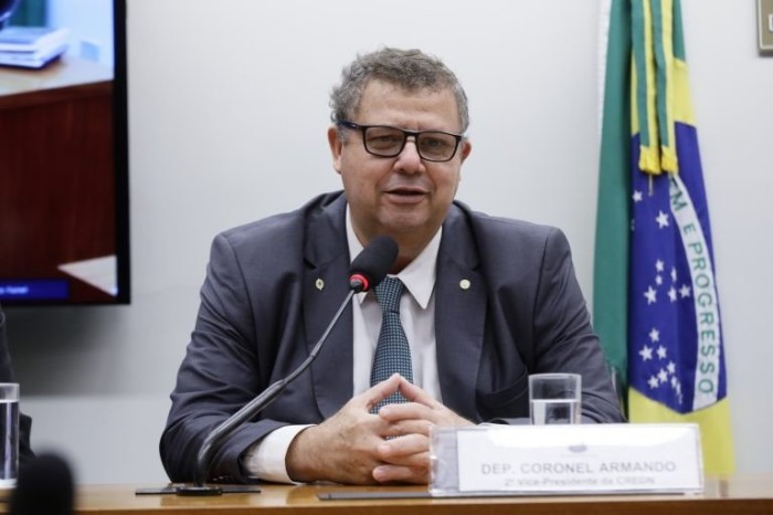 Coronel Armando diz ter feito alterações pontuais a pedido da Marinha - (Foto: Cleia Viana/Câmara dos Deputados)