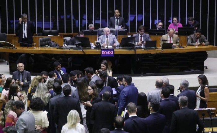 Deputados na sessão do Plenário desta segunda-feira - (Foto: Bruno Spada/Câmara dos Deputados)
