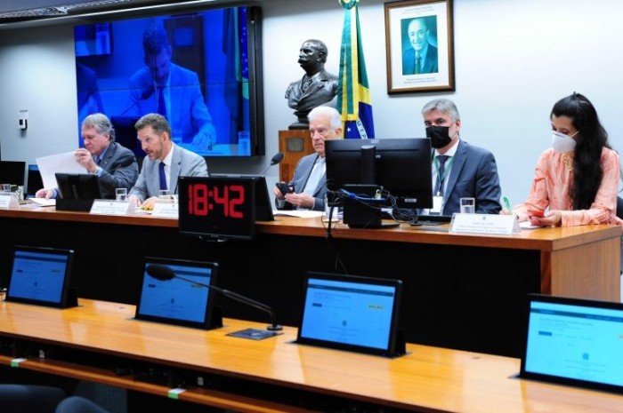Brasil defende redução da tarifa de energia gerada pela usina de Itaipu