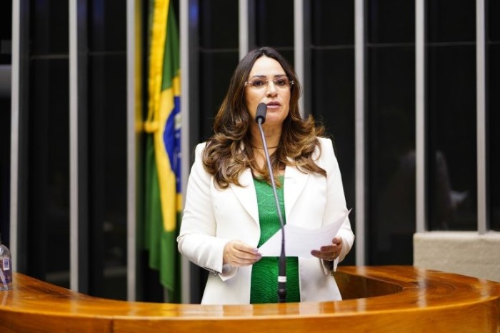Comissão aprova projeto que fixa multa para quem dificultar a matrícula de aluno com deficiência