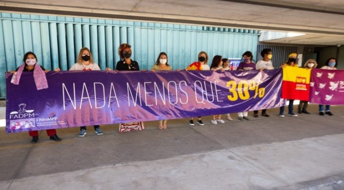 Deputados aprovaram inclusão de regras para candidaturas femininas na Constituição