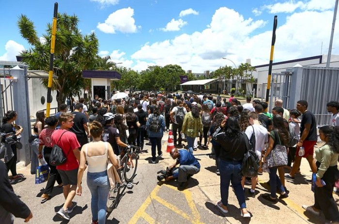 Candidatos às universidades públicas e institutos federais chegam para a prova do Enem 2022 - Marcelo Camargo/Agência Brasil